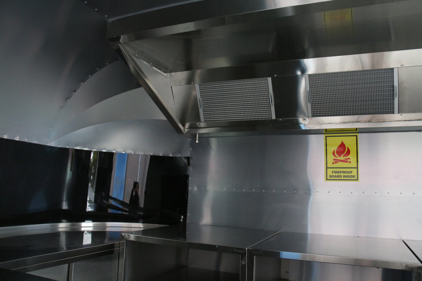 4M Aluminum food trailer