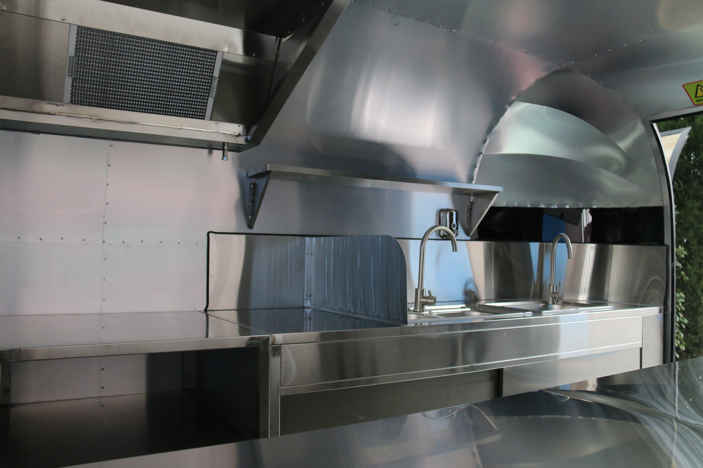 4M Aluminum food trailer
