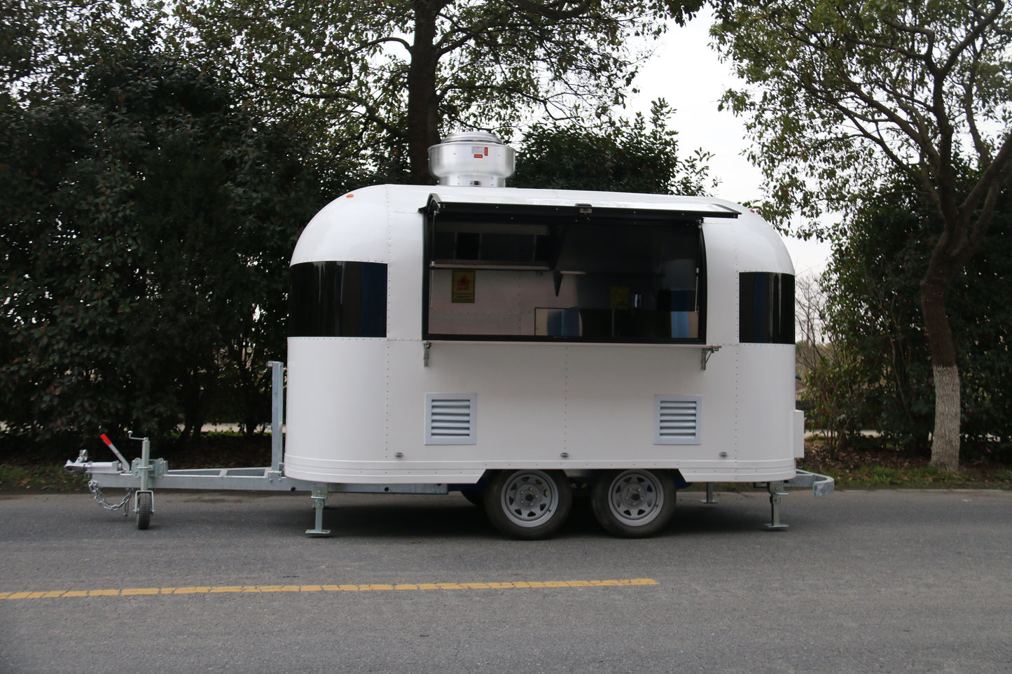 4M Aluminum food trailer