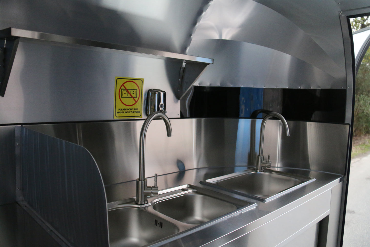 4M Aluminum food trailer