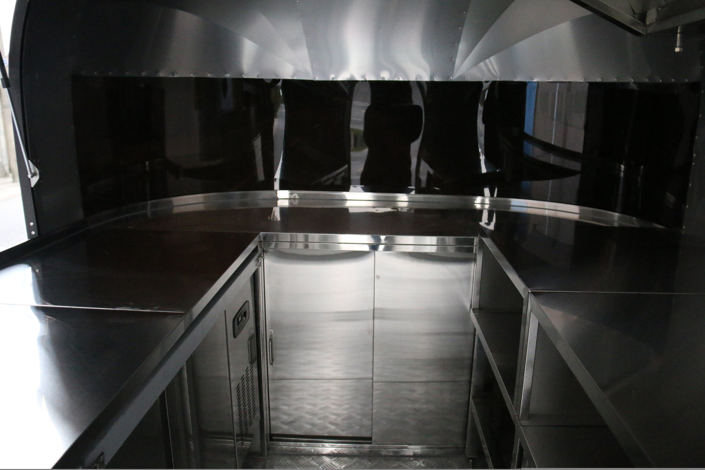 4M Aluminum food trailer